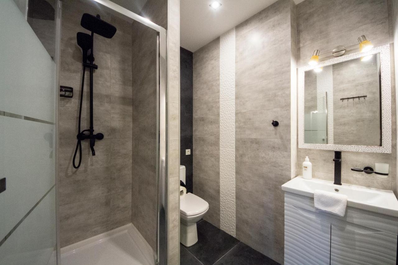 Modern On Baseina Near Arena Apartment